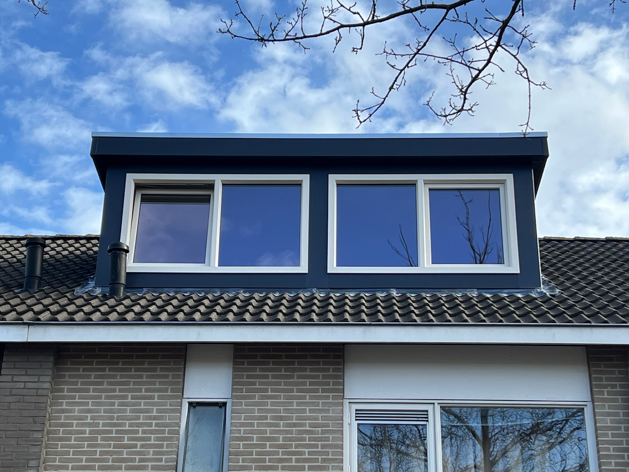 Dakkapel afwerking binnen: van aftimmering tot stuc en schilderwerk