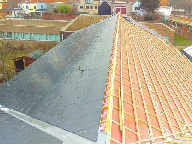 Daklekkage: wat kun je direct doen en wanneer bel je een specialist?